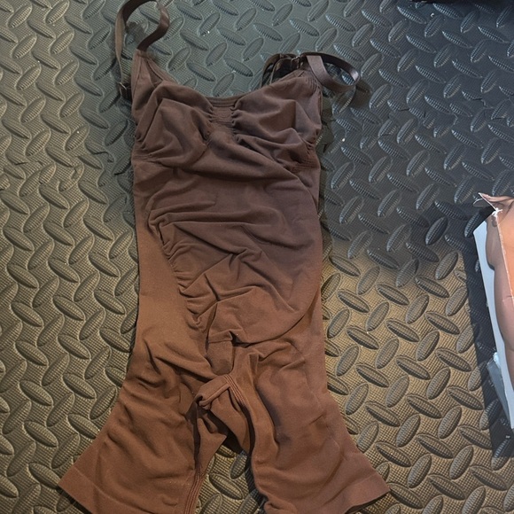 SKIMS • NWT Brown Maternity Seamless Bodysuit RW1 - Picture 6 of 8